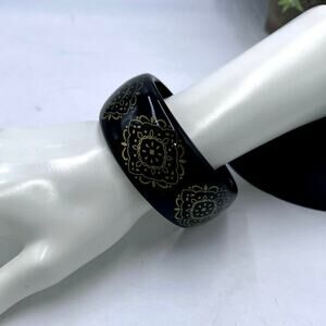 Vintage Black‎ Gold Filigree Design Lucite Smooth Rounded Bangle Bracelet